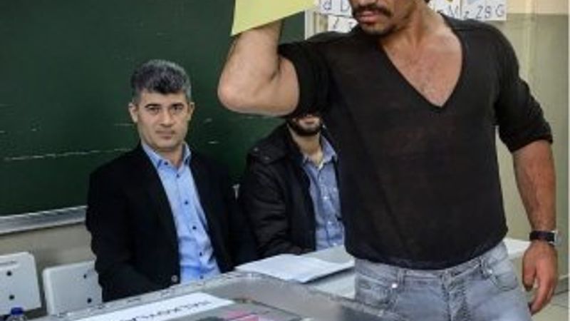 Ünlüler sandık başında