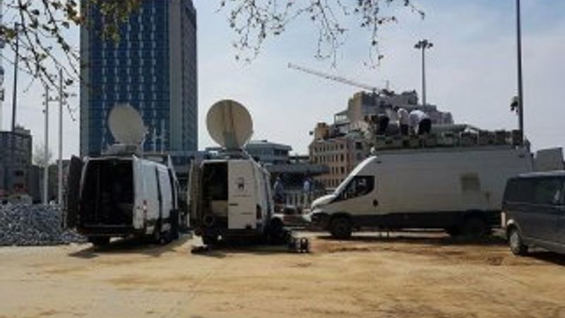 BBC/CNN Taksim'de canlı yayın araçlarını hazırladı
