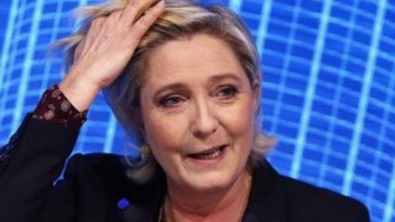Le Pen, etrafında AB bayrağı istemedi