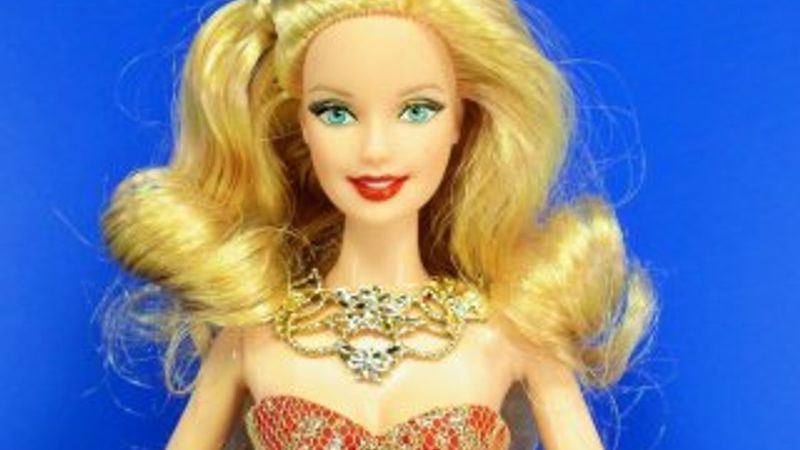 Dünyada Barbie satışları düştü