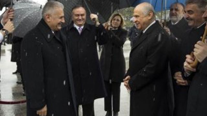 Devlet Bahçeli ve Binali Yıldırım Anıtkabir'de
