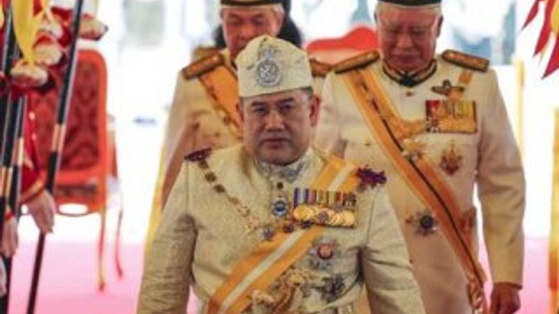 Malezya kralı resmen tahta çıktı