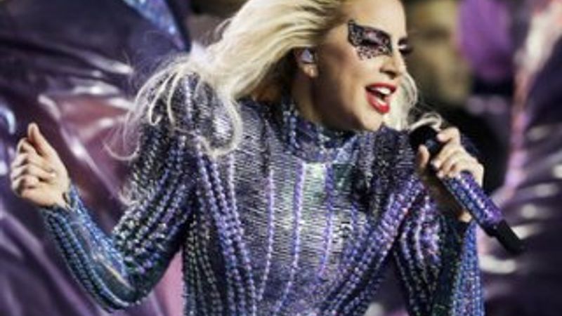 Lady Gaga kumral oldu