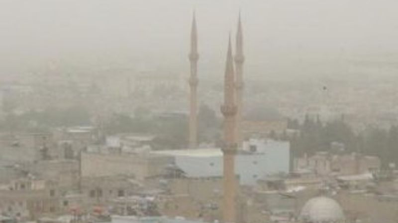 Şanlıurfa’yı toz bulutu kapladı