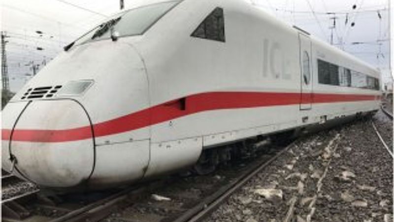 Dortmund'da tren raydan çıktı