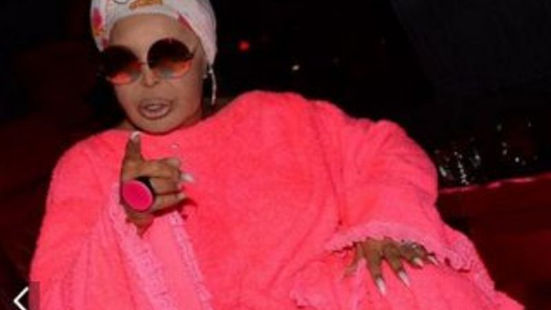 Bülent Ersoy gece yarısı dişçiye gitti