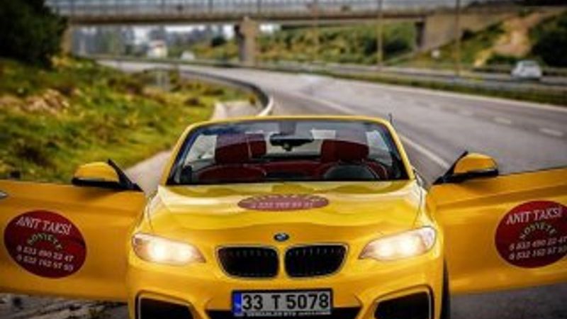 Lüks aracını 'Sosyete taksi' yaptı
