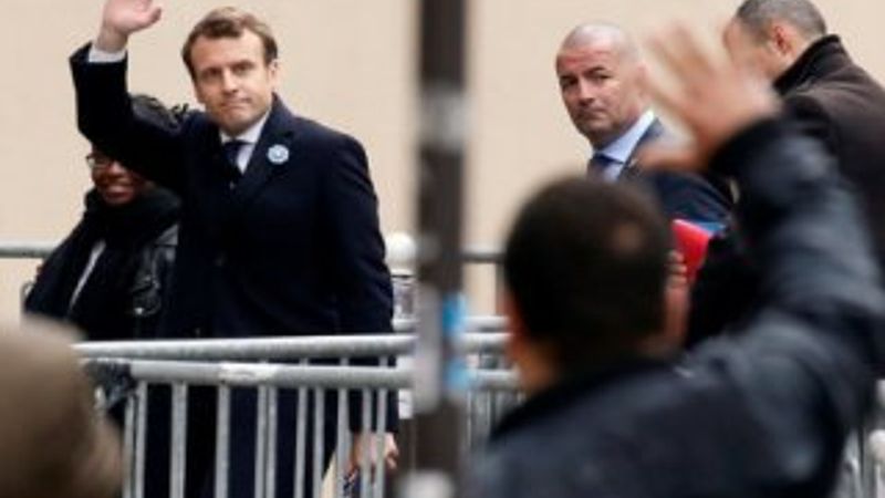 Avrupa Komisyonu başkanı Macron'u uyardı