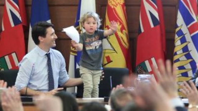 Justin Trudeau oğlunu parlamentoya getirdi