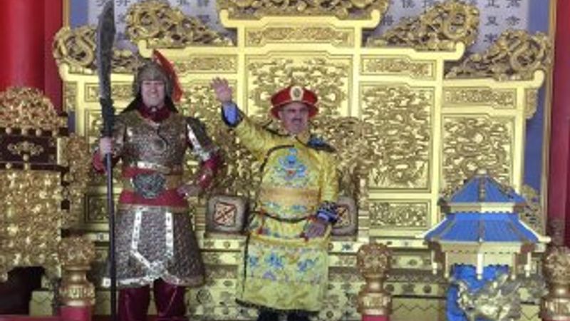 Vali Karaloğlu Çinli pozunu sildi