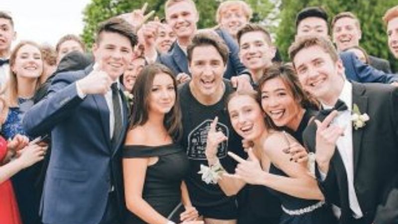 Kanada Başbakanı mezuniyet fotoğrafına sızdı