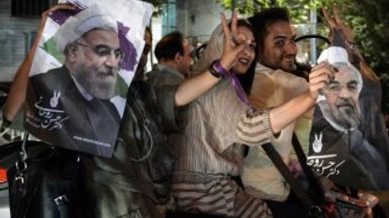İran'da Ruhani'nin zaferi kutlandı