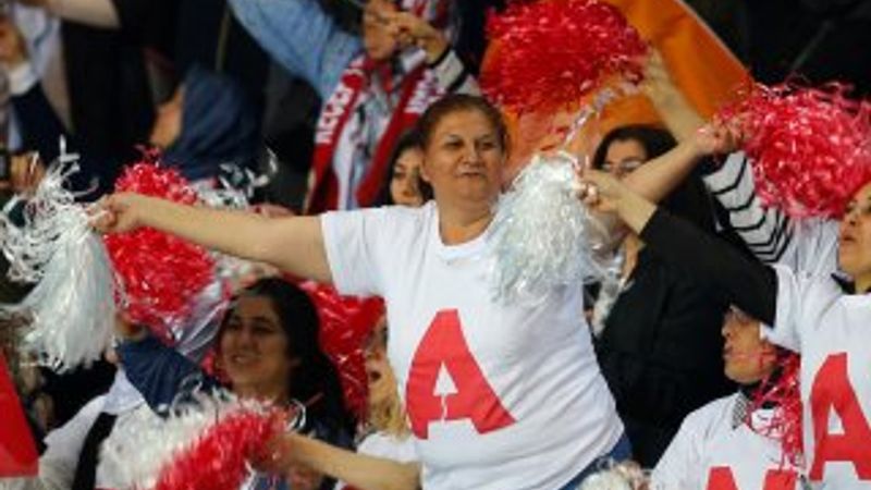 AK Parti kongresinde FETÖ, PKK ve DEAŞ karşıtı sloganlar