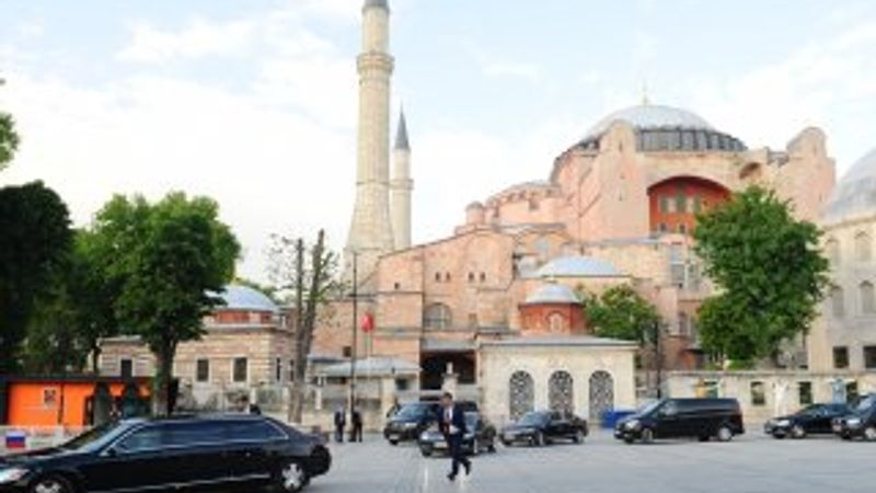 Medvedev, Ayasofya ve Sultanahmed'i ziyaret etti