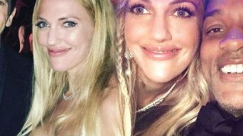 Meryem Uzerli dünya yıldızlarıyla poz verdi