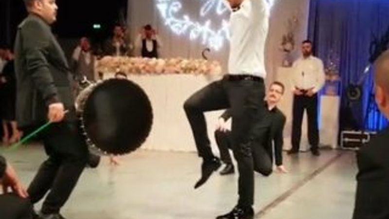 Hakan Çalhanoğlu'ndan zeybek şov