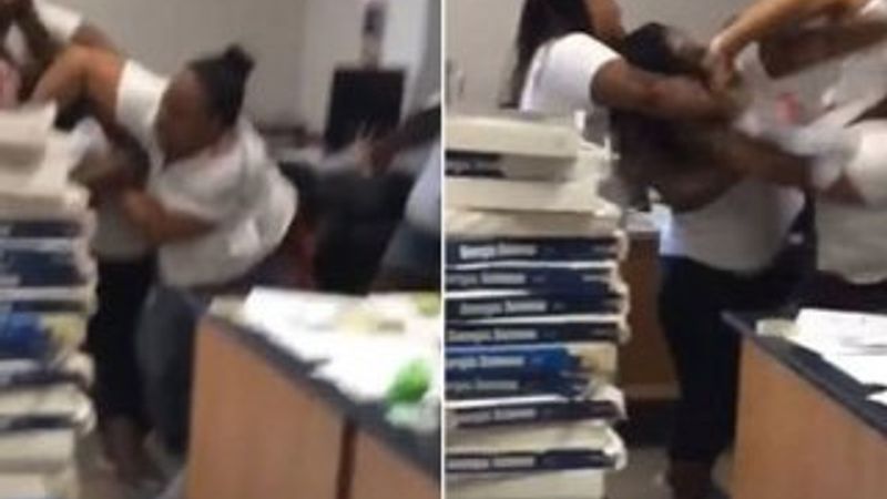 Okuldaki kadın öğretmenlerin kavgası kamerada