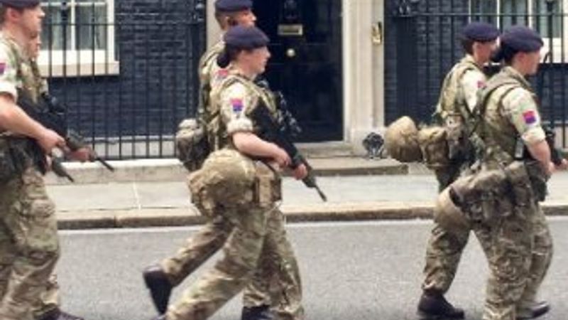 Manchester'da bir okula bombalı saldırı ihbarı