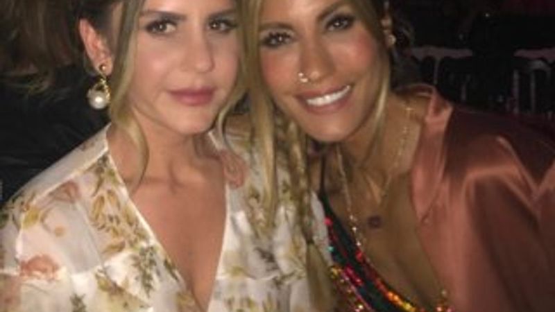 Çağla Şikel müstakbel gelin Eda Erol'la tanıştı