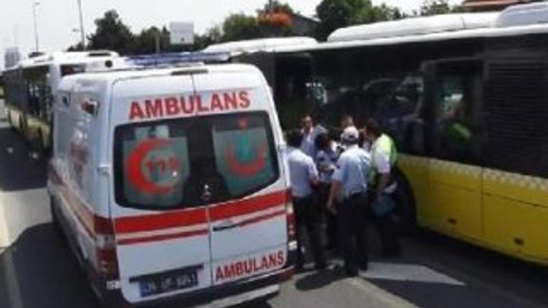 Metrobüs bariyerlere çarptı, 6 yolcu yaralandı