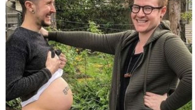 Hamile baba, bu yaz doğuracak