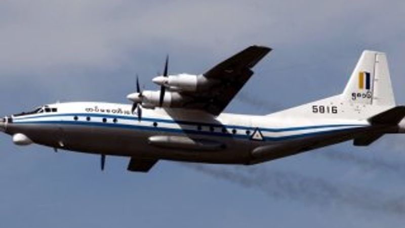 Myanmar ordusuna ait askeri uçak düştü