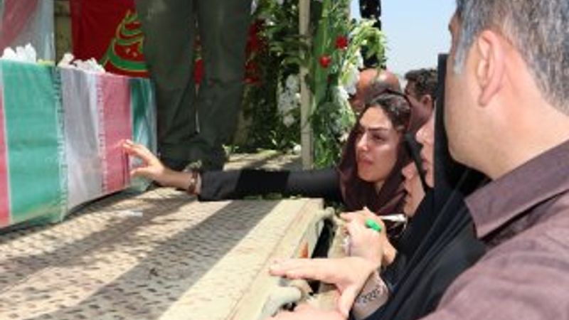 İran'da 'Suudi Arabistan'a ölüm' sloganları atıldı