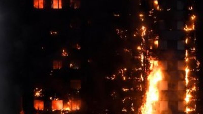 Londra'daki yangın söndürülemiyor