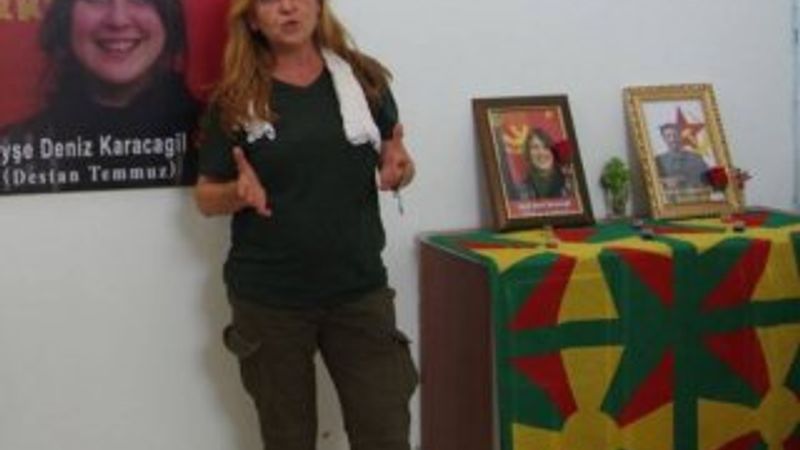 Kırmızı fularlı teröristin annesi terörü övüyor