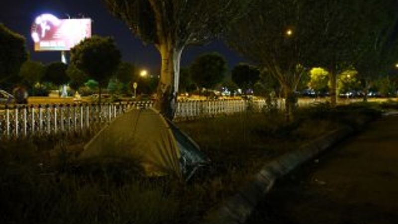 CHP'liler hipodrom yakınında uykuya geçti