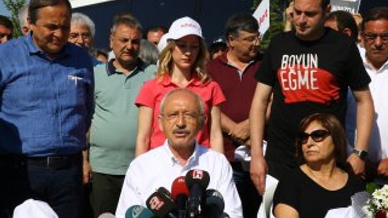 Kılıçdaroğlu'nun oğlu TKP'nin sloganıyla yürüdü