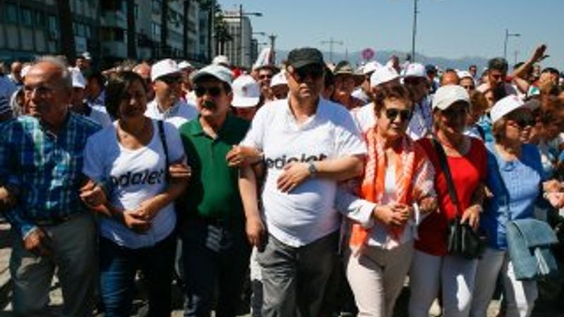 CHP İzmir'den Kılıçdaroğlu'na destek yürüyüşü