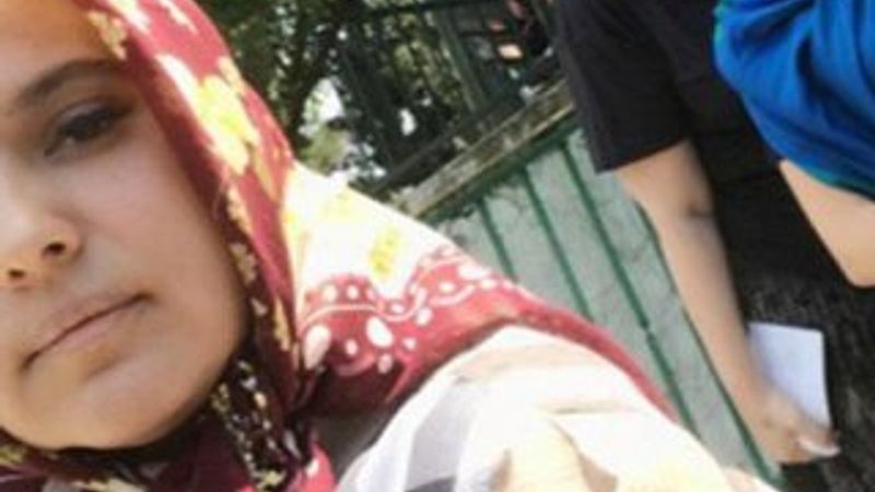 Demet Akalın'dan türbe ziyareti