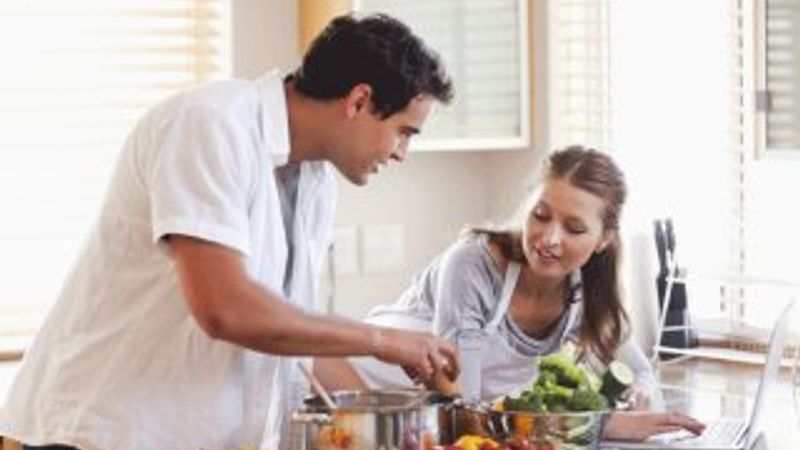 Evlenen erkekler kilo almaya başlıyor