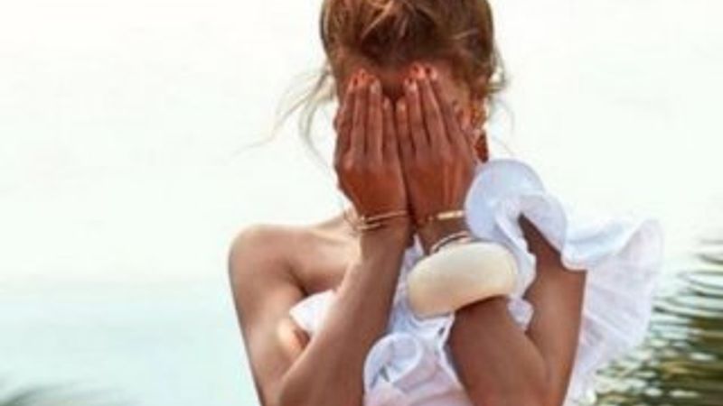 Özge Ulusoy çok utandı