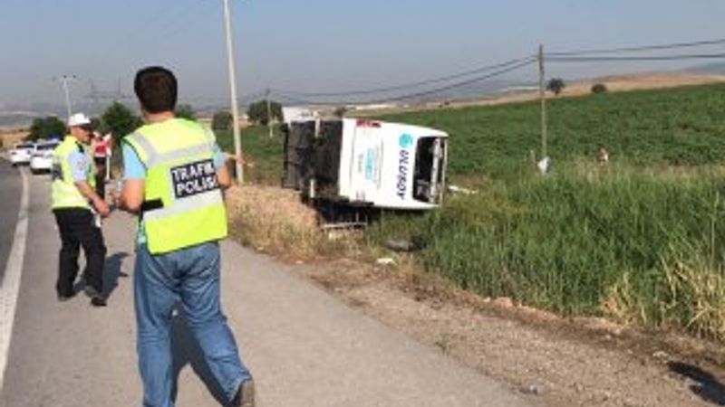 Susurluk'ta yolcu otobüsü devrildi