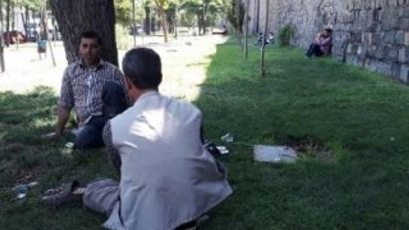 Diyarbakır'da sıcaktan bunalanlar surlara sığındı