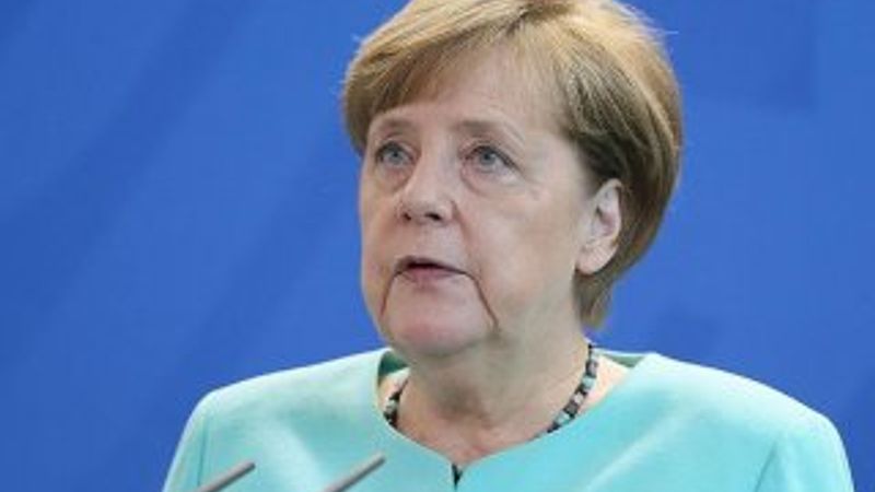 Merkel'den eşcinsel evlilik sinyali