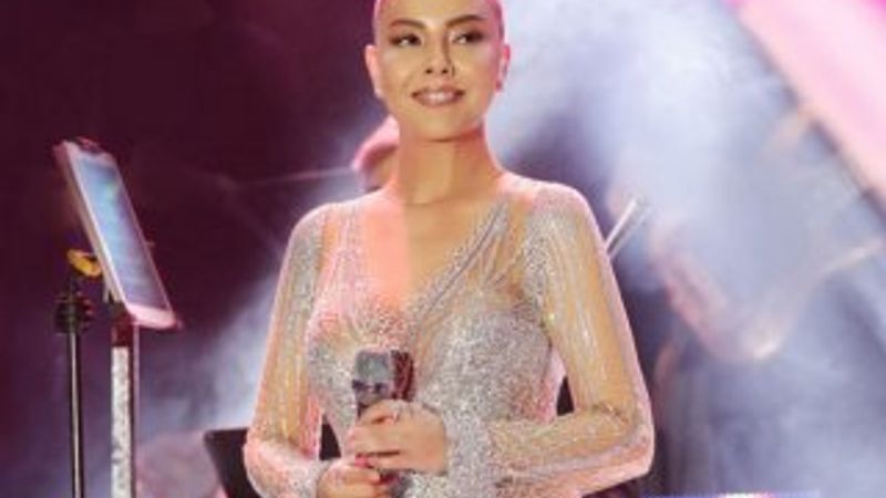 Ebru Gündeş'in 15 kiloluk tulumu