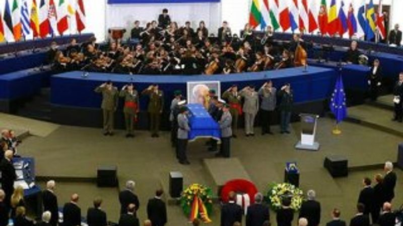 AP'de Kohl için Onur Töreni