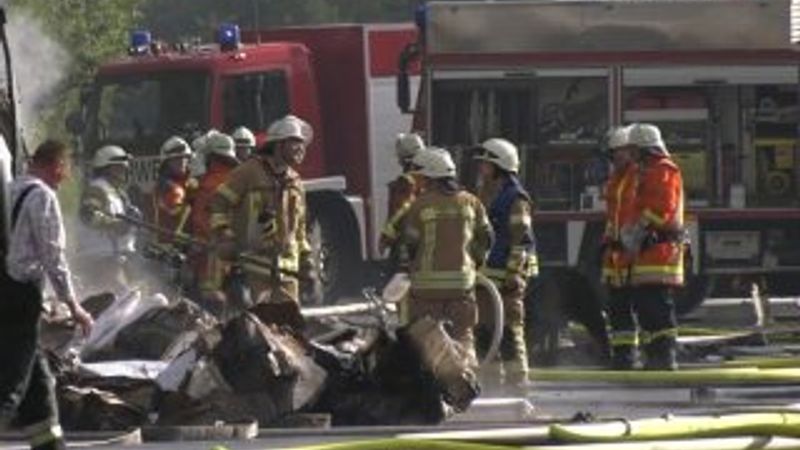 Almanya’da otobüs tırla çarpıştı