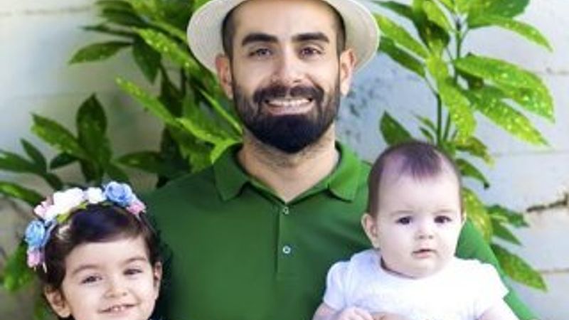 Gökhan Türkmen kızlarıyla poz verdi