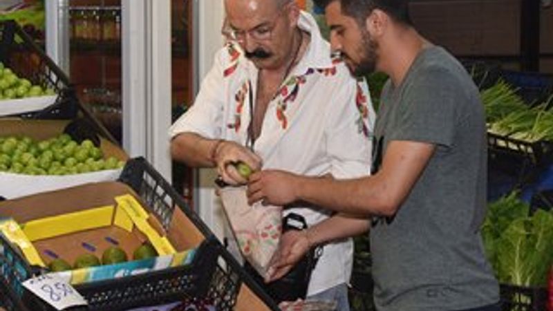 Cemil İpekçi alışverişte