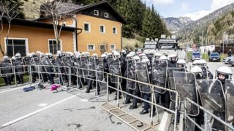 Avusturya, İtalya sınırına asker yığdı