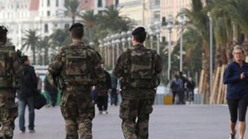 Fransa'da OHAL uzatıldı