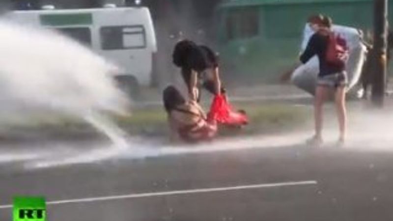 Hamburg'da sevgililere toma sıkıldığı anlar