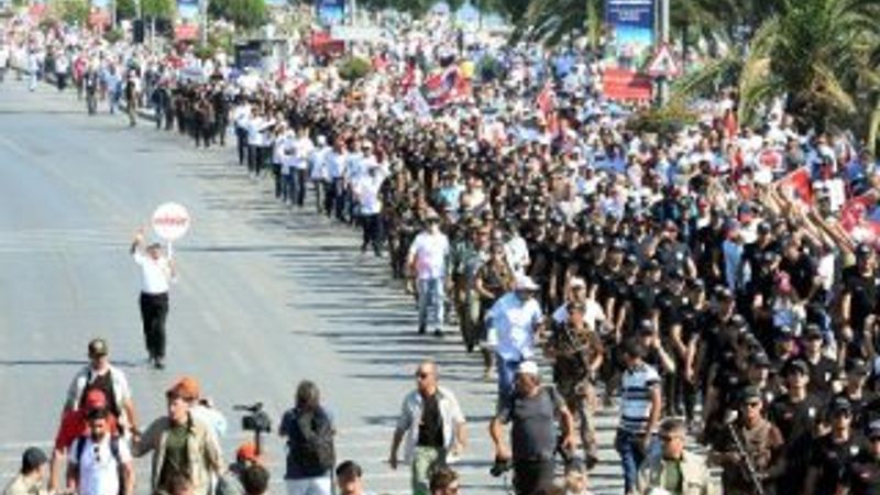 CHP lideri Kılıçdaroğlu tek başına yürüdü