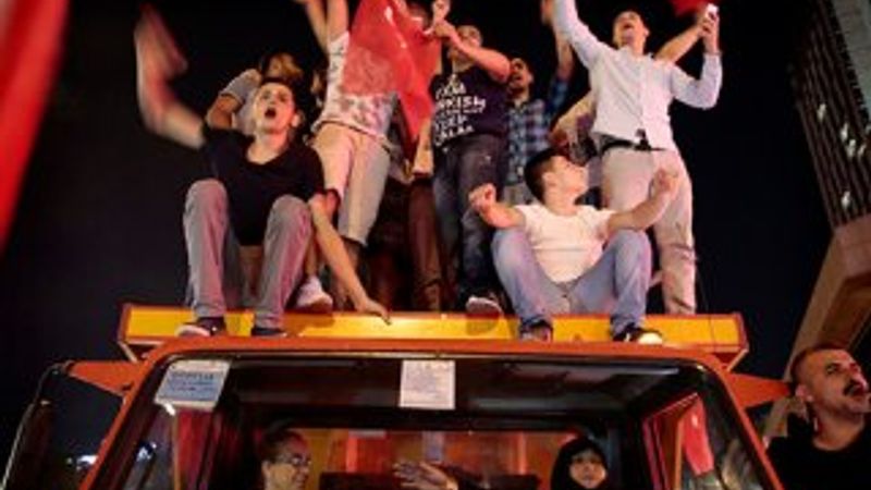 Şerife Boz'dan 15 Temmuz'da ATM'dekilere çağrı