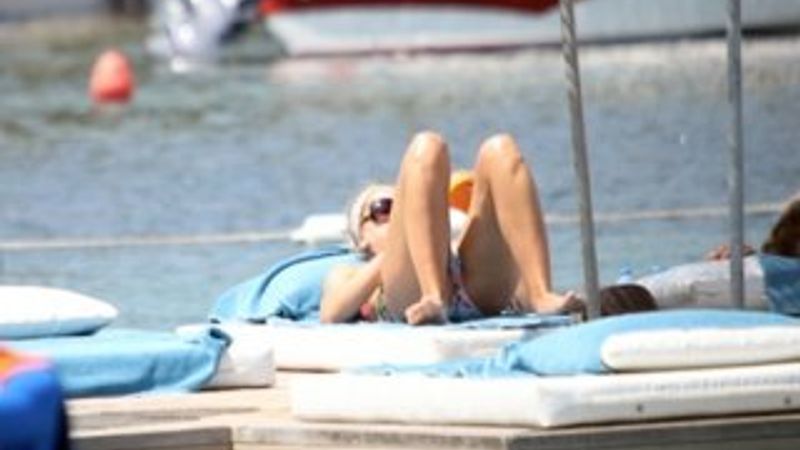 Hadise plajdan kovuldu