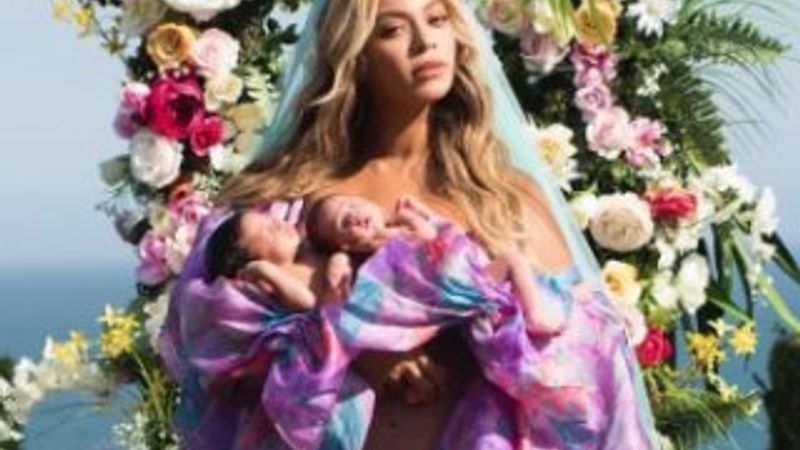 Beyonce ikizlerinin yüzünü gösterdi